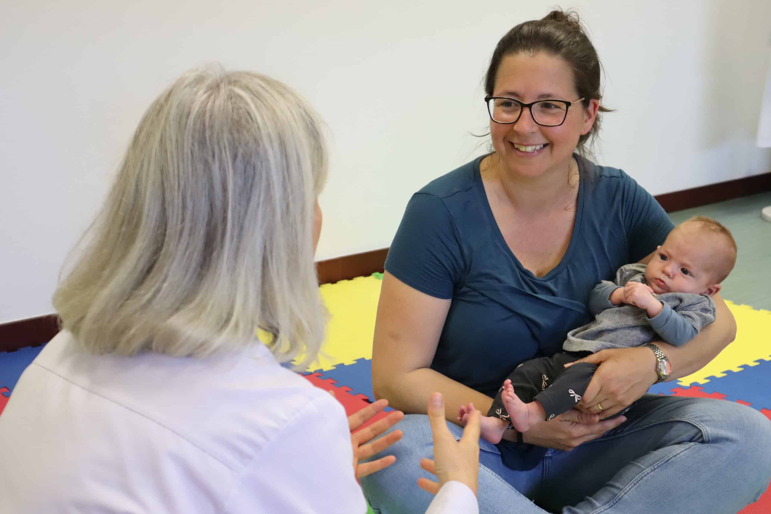 Niños jugando en familia